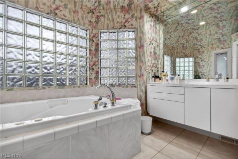 3498 Bainbridge Road Cleveland Heights OH 44118