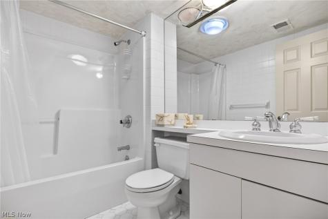 3498 Bainbridge Road Cleveland Heights OH 44118