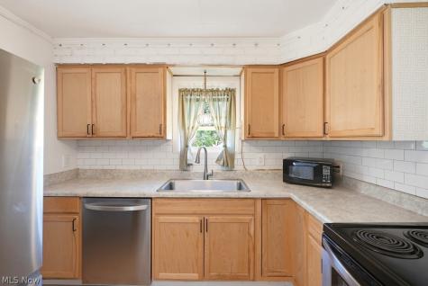 1362 Yellowstone Avenue Akron OH 44310