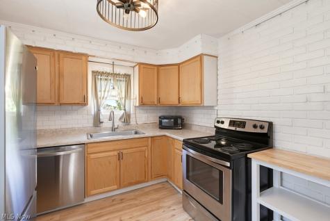 1362 Yellowstone Avenue Akron OH 44310