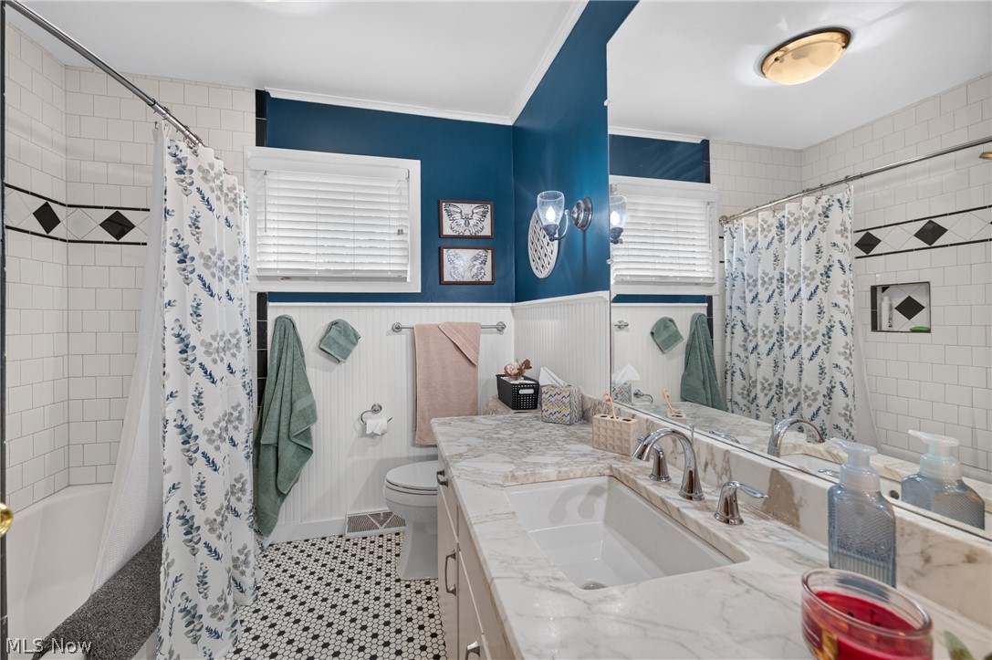 408 E 18th Street Dover OH 44622
