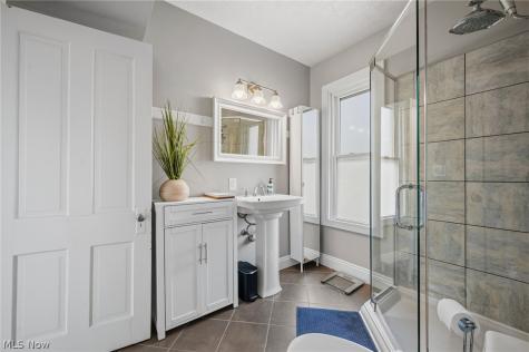 1236 W 67th Street Cleveland OH 44102