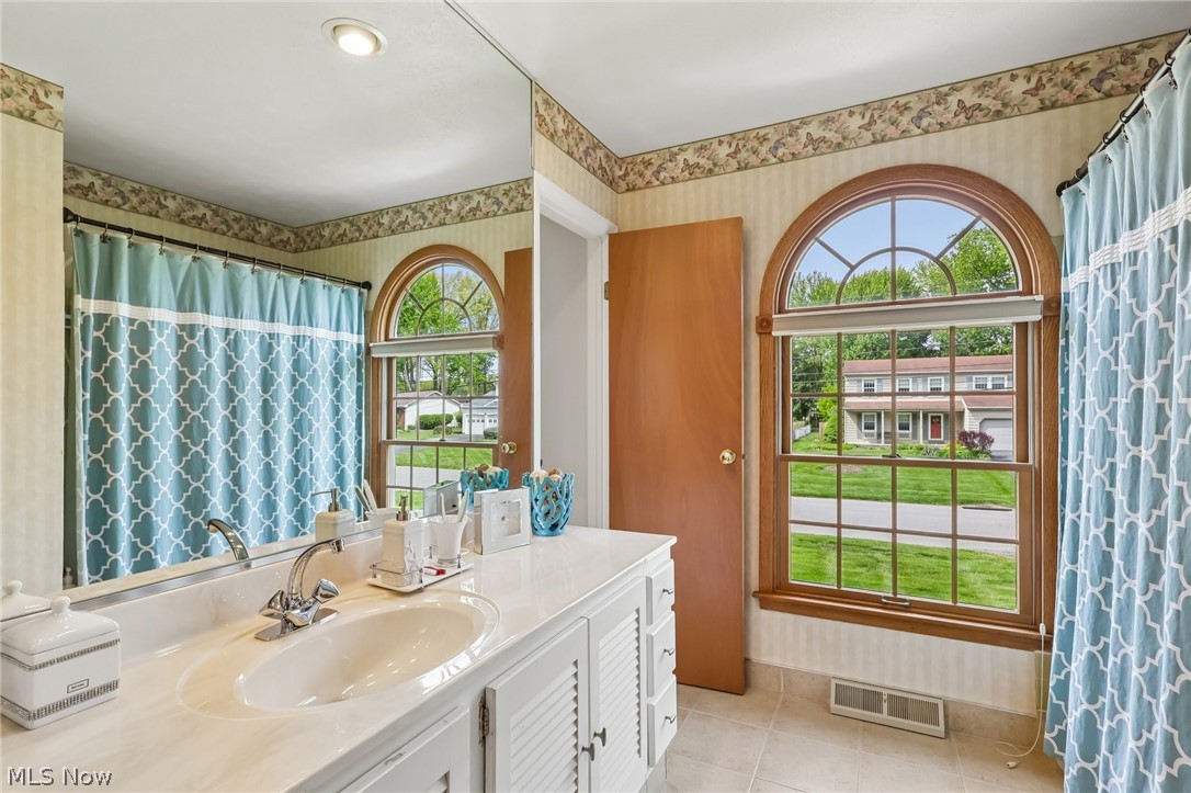 7972 Glen Oaks Drive NE Howland OH 44484