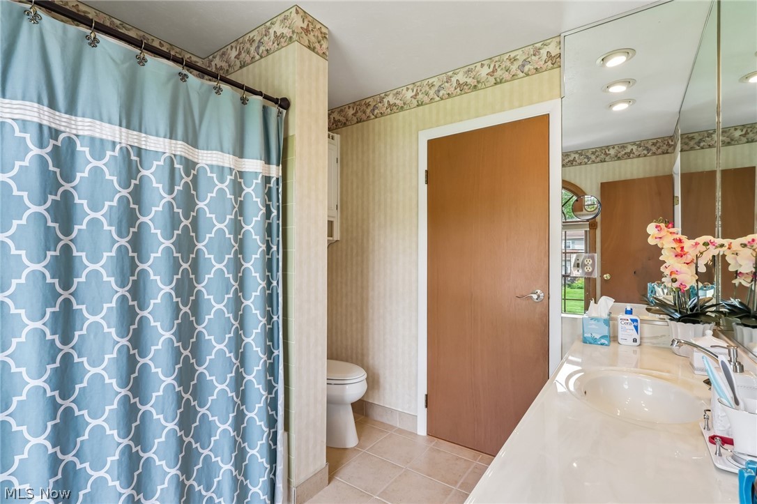7972 Glen Oaks Drive NE Howland OH 44484