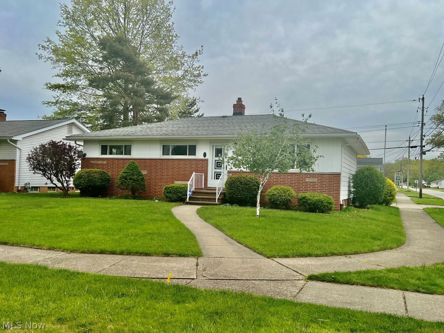 36 E Dartmoor Avenue Seven Hills OH 44131