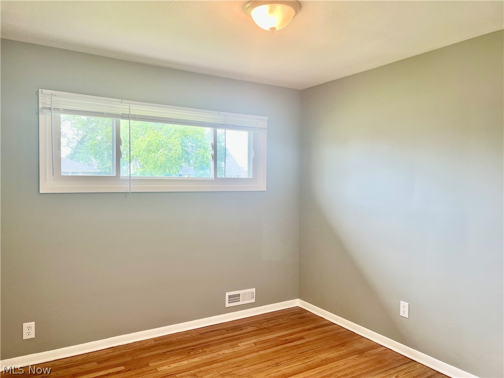 36 E Dartmoor Avenue Seven Hills OH 44131