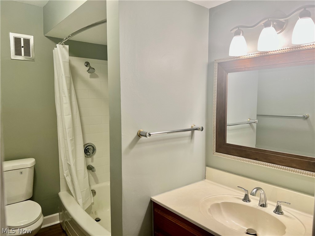 36 E Dartmoor Avenue Seven Hills OH 44131