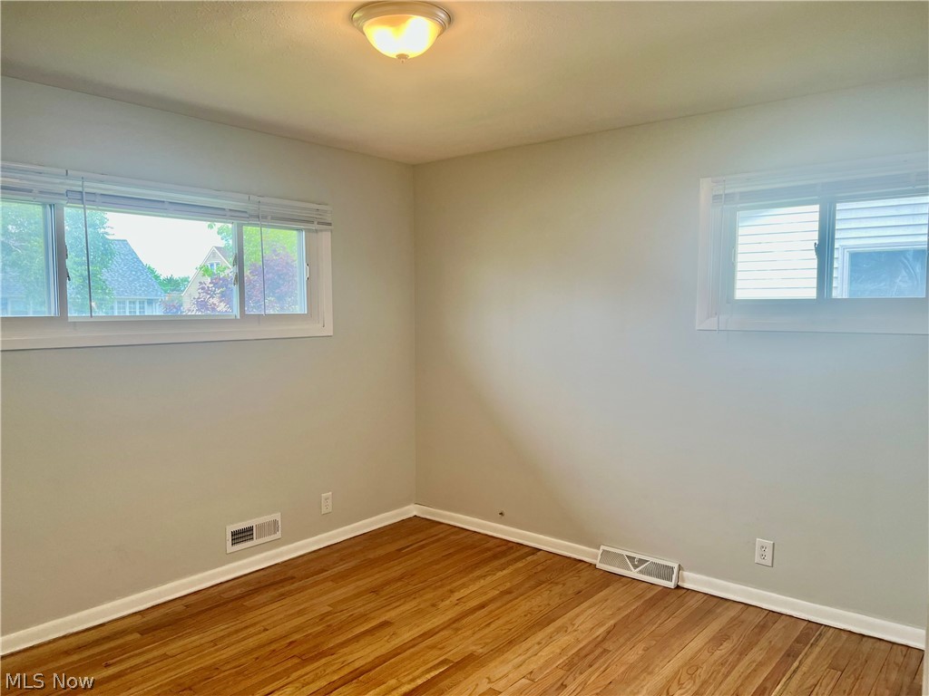 36 E Dartmoor Avenue Seven Hills OH 44131