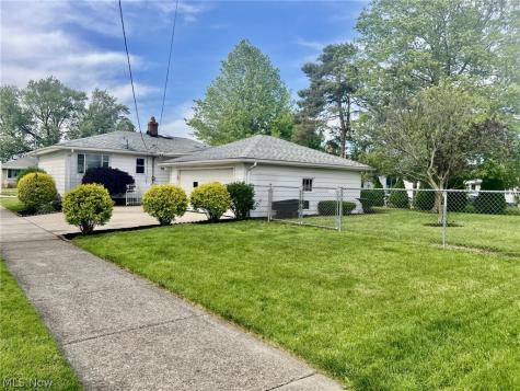 36 E Dartmoor Avenue Seven Hills OH 44131