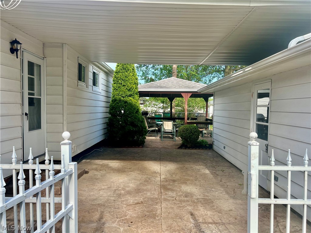 36 E Dartmoor Avenue Seven Hills OH 44131