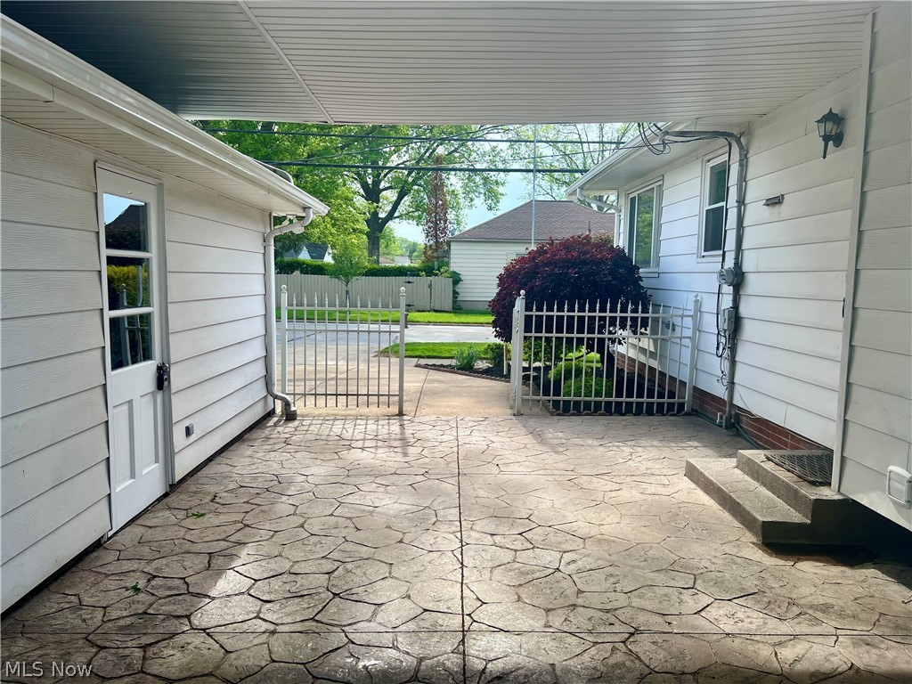 36 E Dartmoor Avenue Seven Hills OH 44131