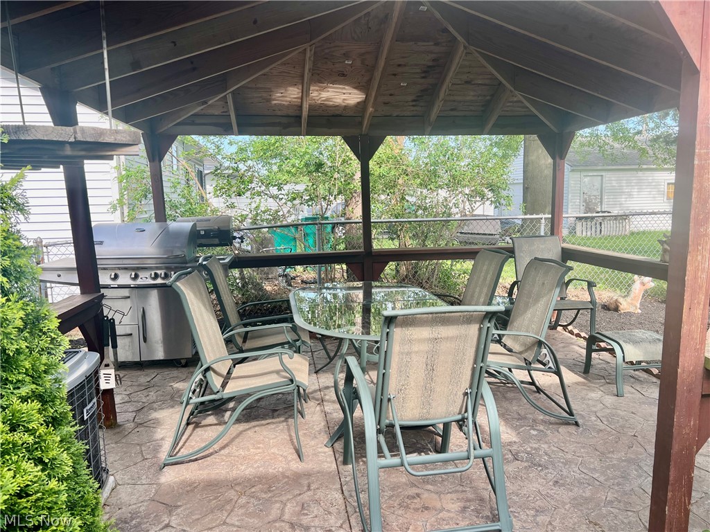 36 E Dartmoor Avenue Seven Hills OH 44131