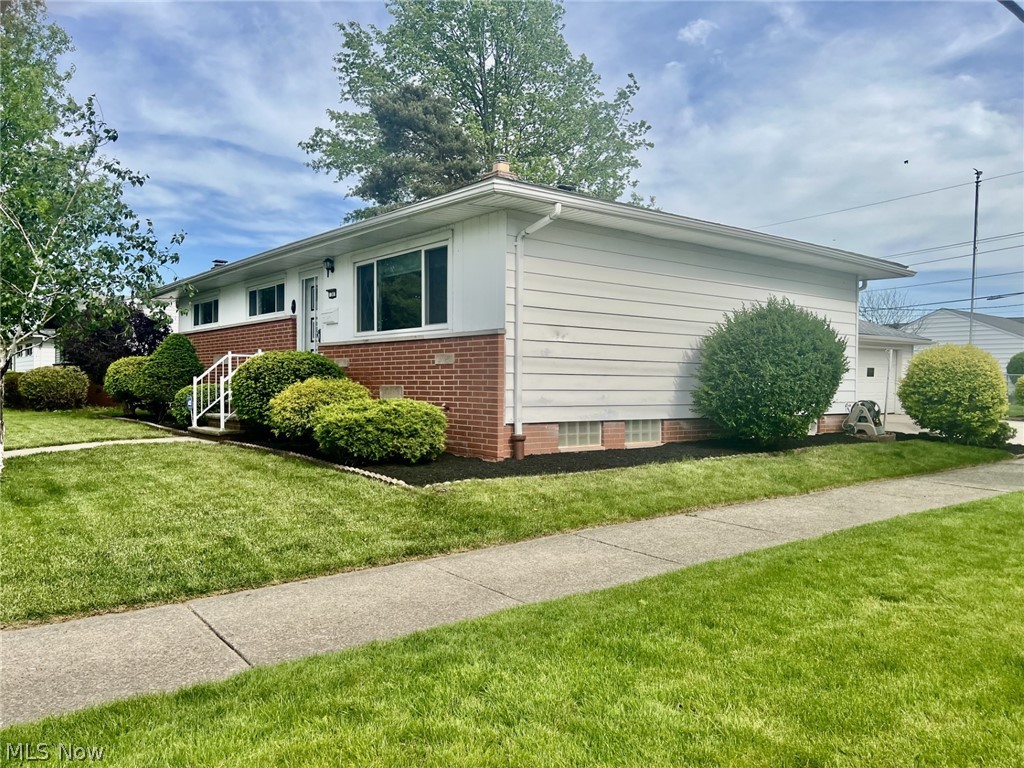 36 E Dartmoor Avenue Seven Hills OH 44131