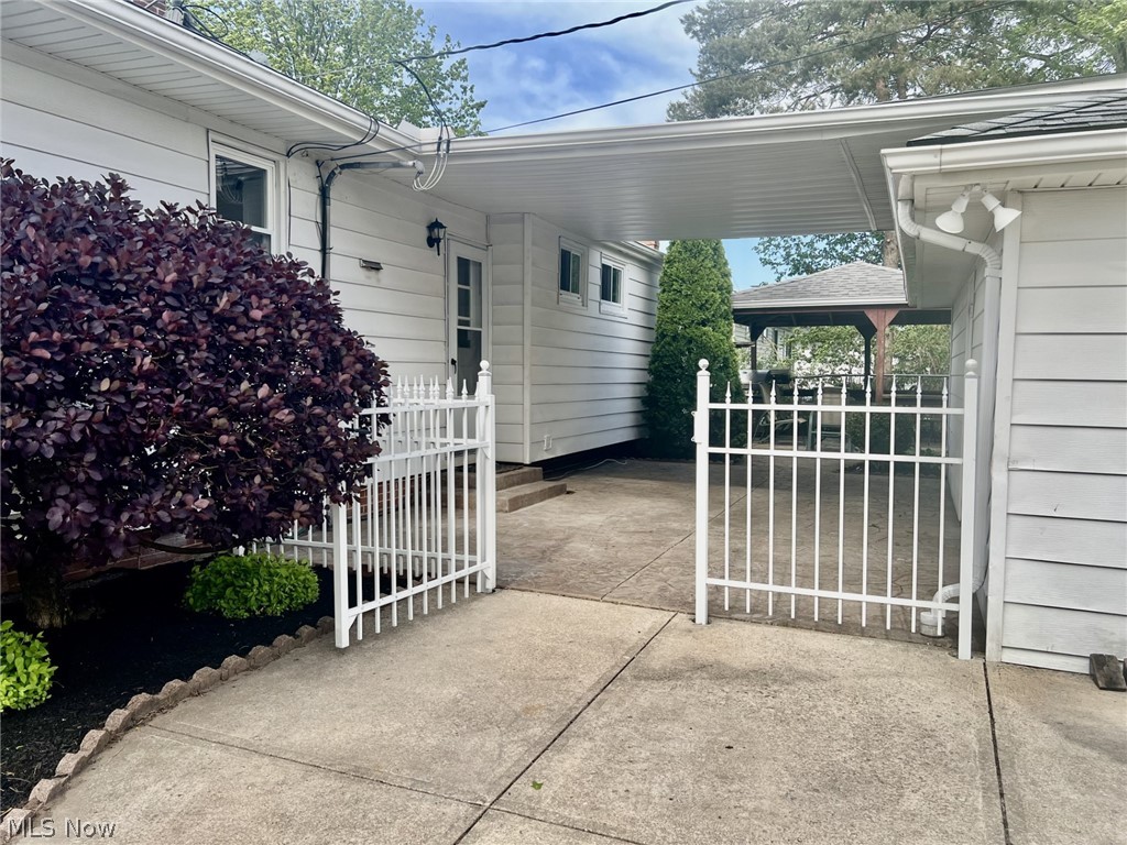 36 E Dartmoor Avenue Seven Hills OH 44131
