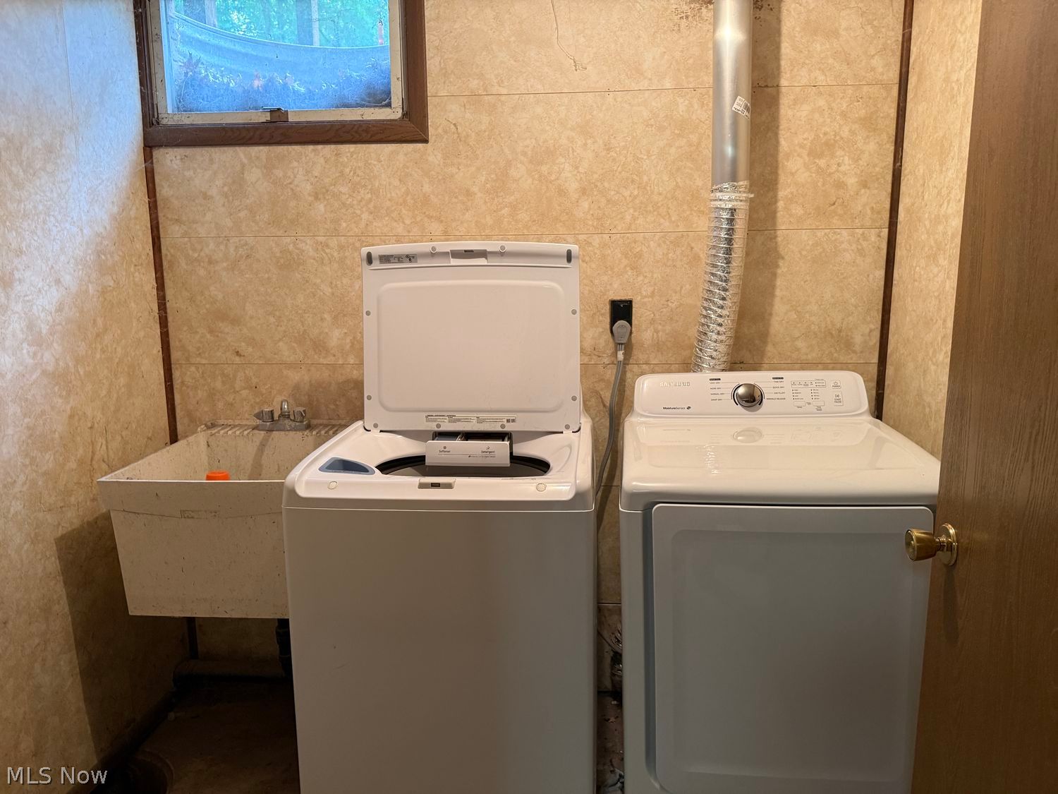 7075 Dover Zoar Road NE Dover OH 44622