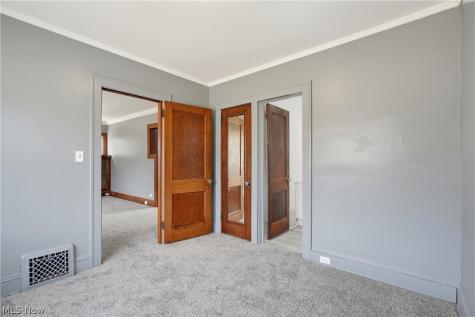 3842 Highland Road Cleveland OH 44111