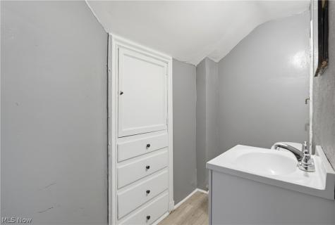 3842 Highland Road Cleveland OH 44111