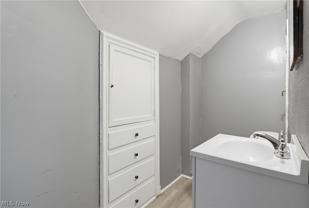 3842 Highland Road Cleveland OH 44111