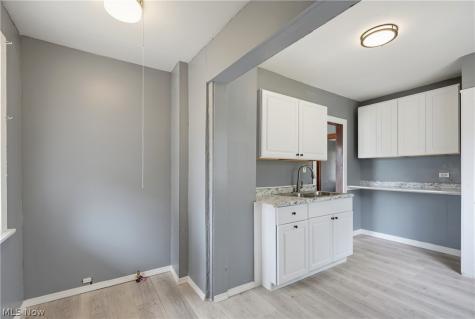 3842 Highland Road Cleveland OH 44111