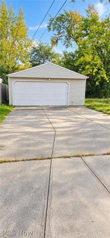 16206 Cloverside Avenue Cleveland OH 44128