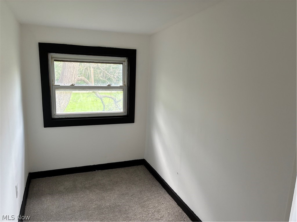 792 Allison Avenue NW Warren OH 44483