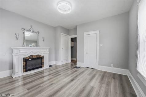 617 Carnahan Avenue NE Canton OH 44704