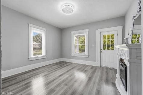 617 Carnahan Avenue NE Canton OH 44704