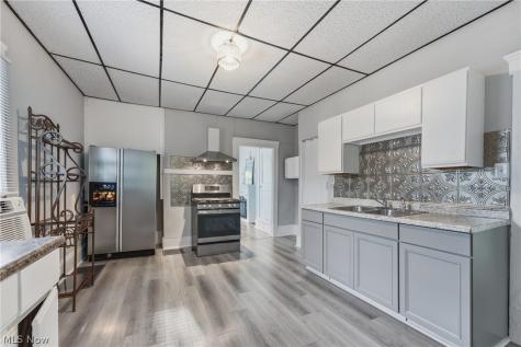 617 Carnahan Avenue NE Canton OH 44704