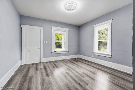 617 Carnahan Avenue NE Canton OH 44704