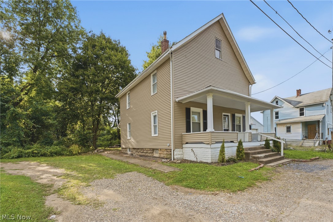 617 Carnahan Avenue NE Canton OH 44704