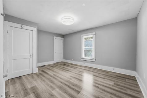 617 Carnahan Avenue NE Canton OH 44704