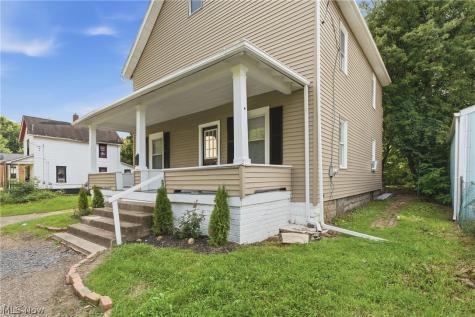 617 Carnahan Avenue NE Canton OH 44704