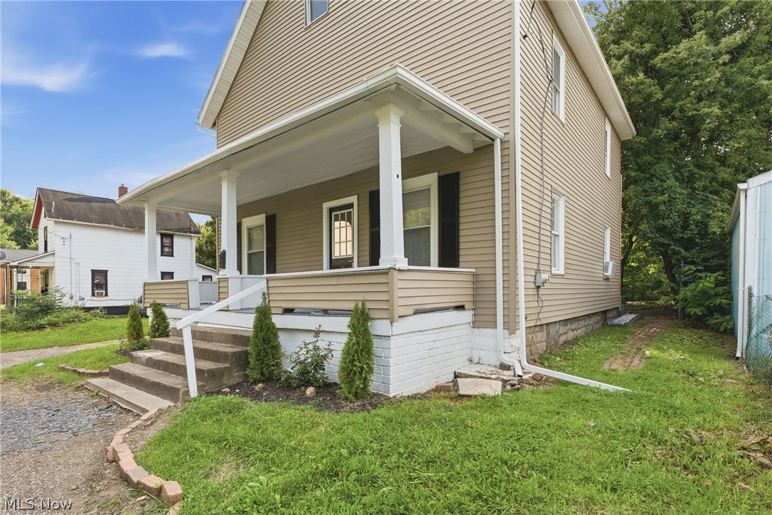 617 Carnahan Avenue NE Canton OH 44704