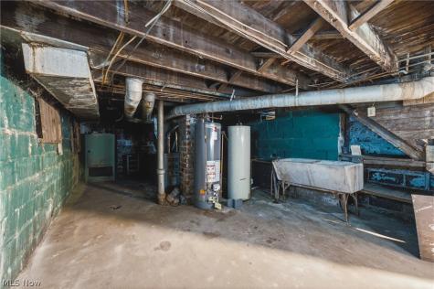 617 Carnahan Avenue NE Canton OH 44704