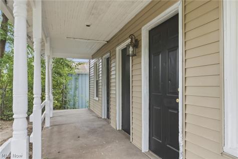 617 Carnahan Avenue NE Canton OH 44704