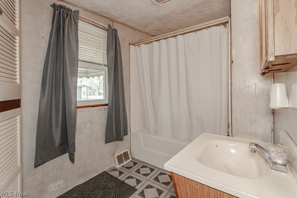 6554 Tarbell Avenue Madison OH 44057
