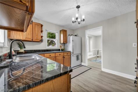 1603 Winchester Road Lyndhurst OH 44124