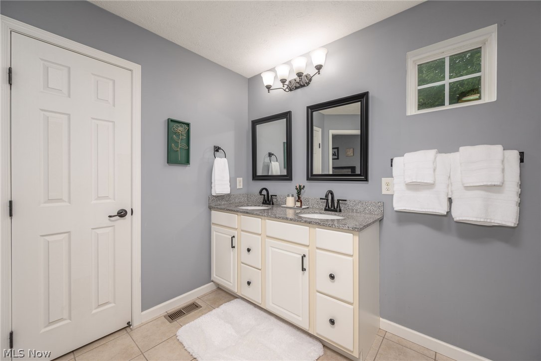 2713 Blue Ash Avenue NW Canton OH 44708