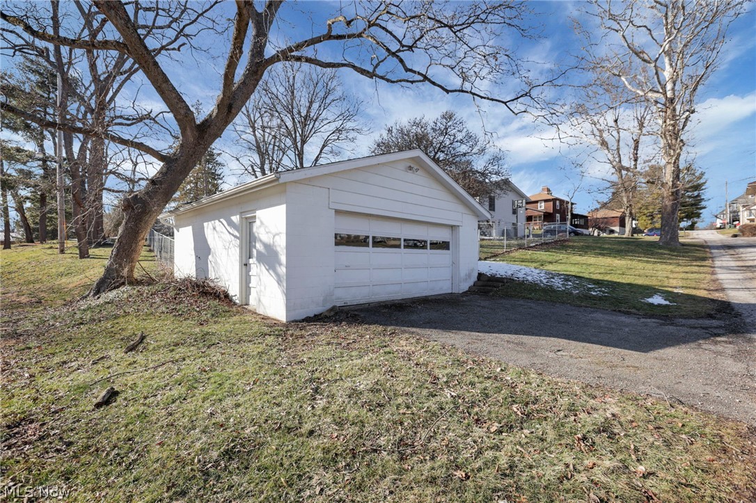 170 Thompson Avenue New Concord OH 43762