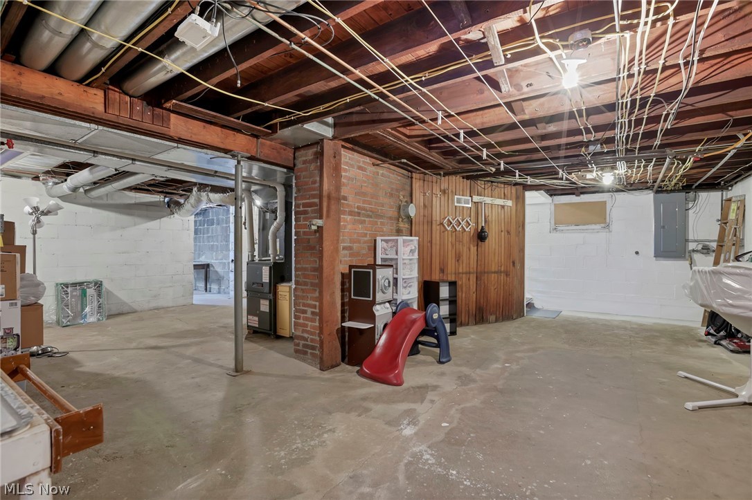 170 Thompson Avenue New Concord OH 43762