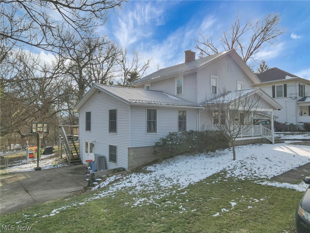 170 Thompson Avenue New Concord OH 43762