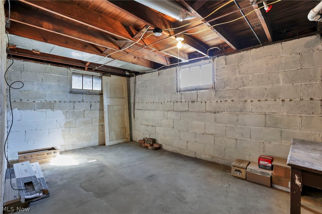 170 Thompson Avenue New Concord OH 43762