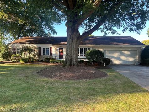 5171 Meadow Wood Boulevard Lyndhurst OH 44124