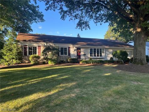 5171 Meadow Wood Boulevard Lyndhurst OH 44124