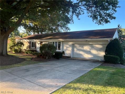 5171 Meadow Wood Boulevard Lyndhurst OH 44124