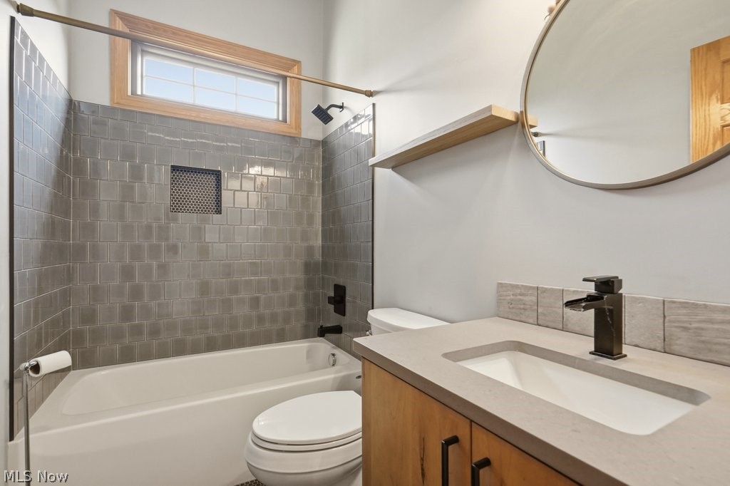 2253 Grimsby Street NW North Canton OH 44720
