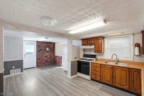 2456 Delaware Avenue Akron OH 44312