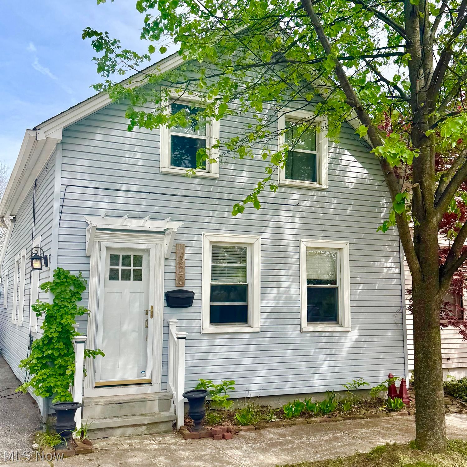 2325 W 40th Street Cleveland OH 44113