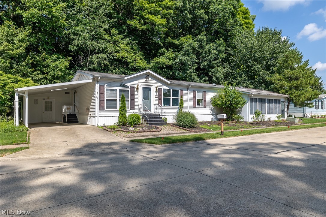 12 Jessica Lane Olmsted Twp OH 44138