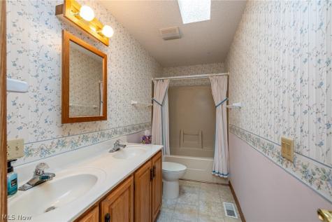 12 Jessica Lane Olmsted Twp OH 44138
